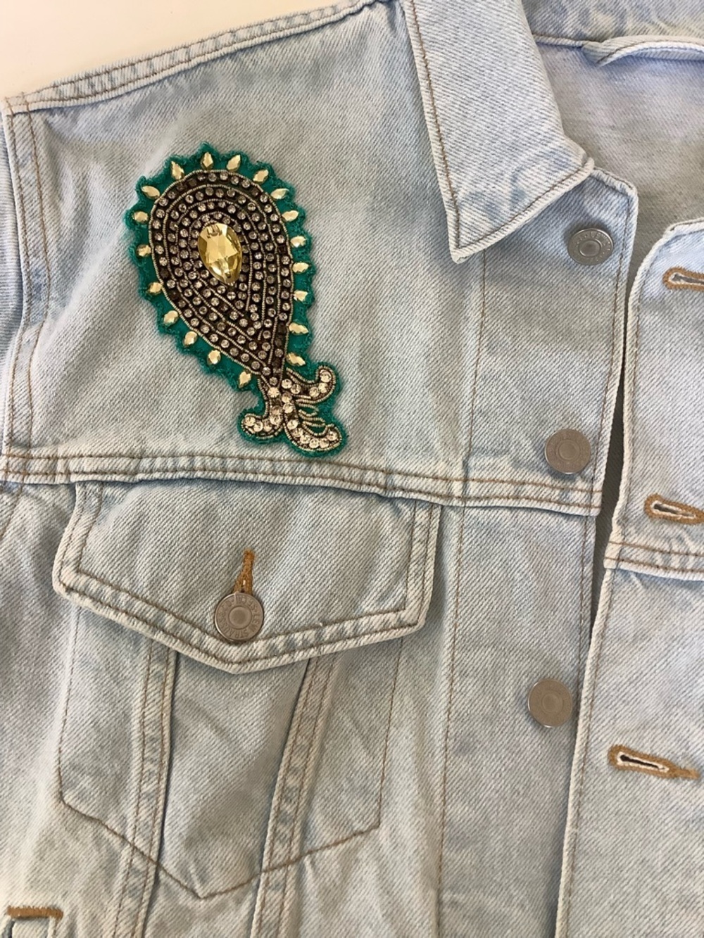 OOAK Custom Levi’s Beaded Sacred Heart & Frida Trucker Jacket Hand-EmbroideredXL - Picture 10 of 15